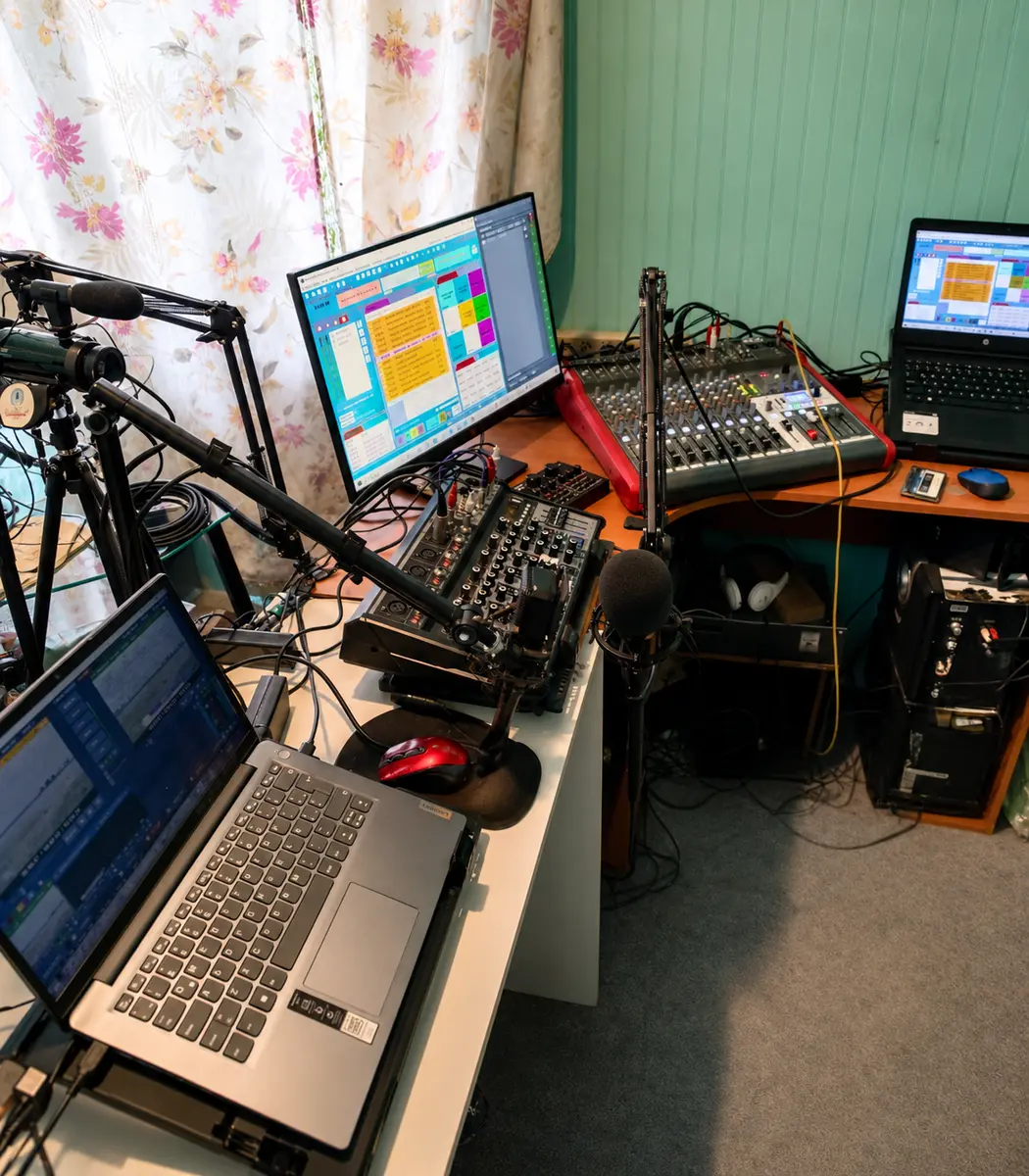 foto inicio estudio radio manantial